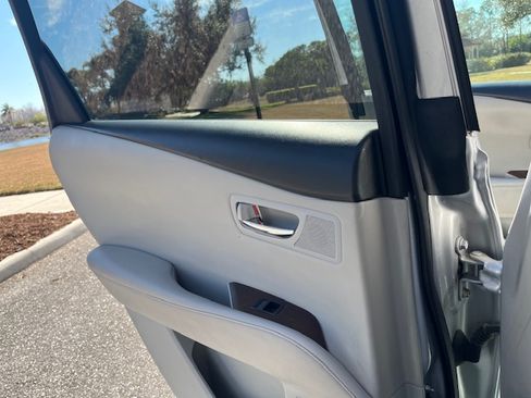 Used 2010 Lexus RX 350 2WD image 19