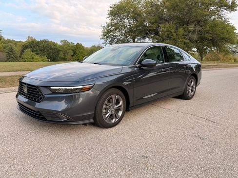 Used 2024 Honda Accord EX image 2