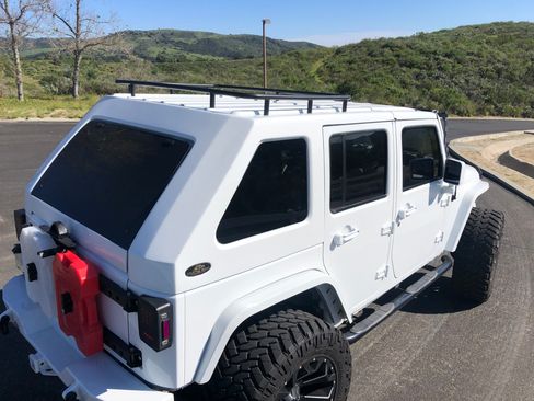 Used 2015 Jeep Wrangler Unlimited Sahara w/ Connectivity Group image 10