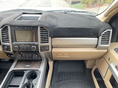 Used 2017 Ford F350 Lariat image 22