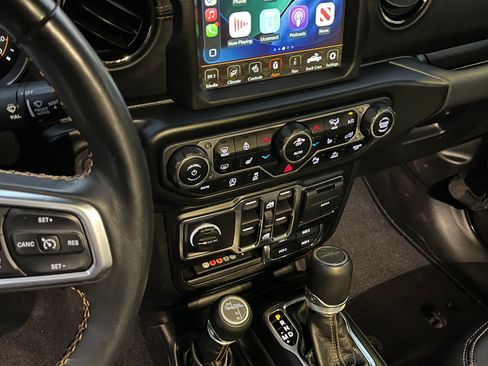 Used 2021 Jeep Gladiator Overland image 16