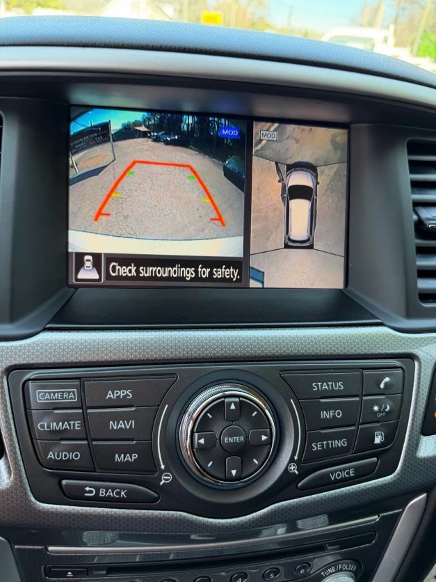 Used 2019 Nissan Pathfinder SL AWD/4WD image 16