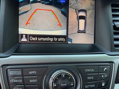 Used 2019 Nissan Pathfinder SL AWD/4WD image 16