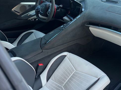 Used 2023 Chevrolet Corvette Stingray Premium Cpe w/ Z51 Performance Package image 10