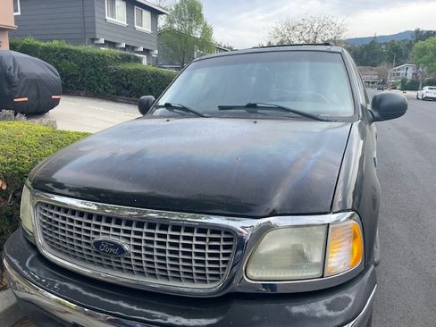 Used 2002 Ford Expedition XLT image 5