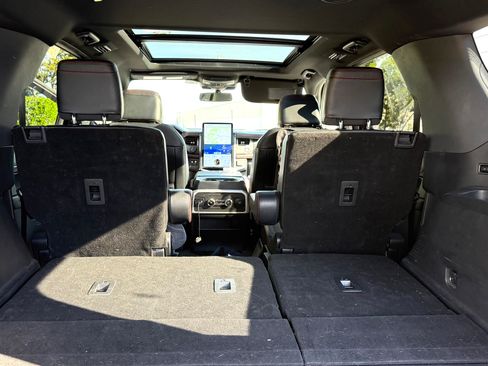 Used 2022 Ford Expedition Limited image 6