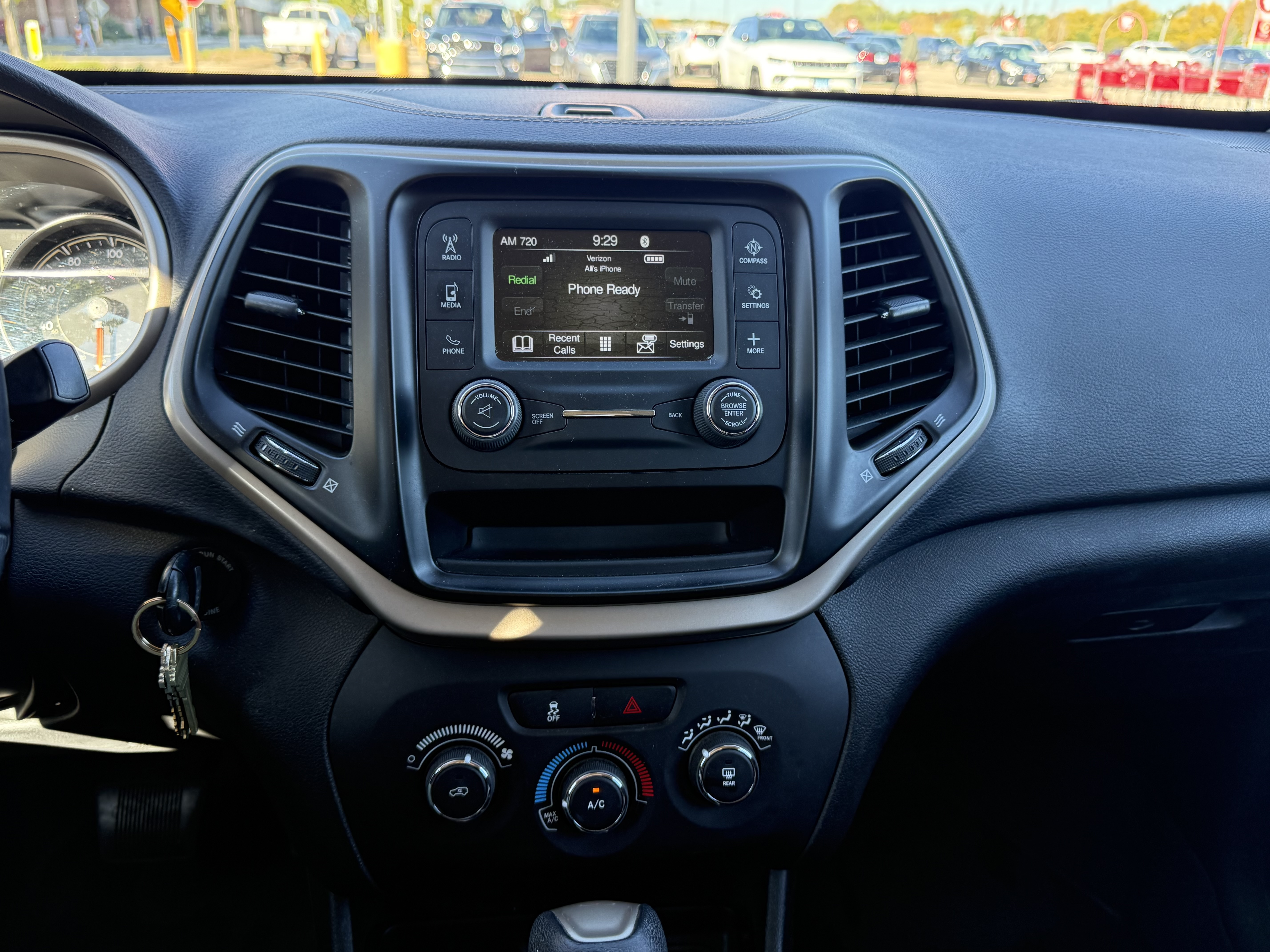 Used 2018 Jeep Cherokee Latitude w/ Altitude Package FWD image 21