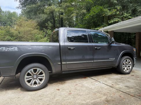 Used 2022 RAM 1500 Limited w/ Off-Road Group AWD/4WD image 2