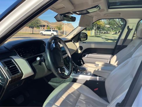 Used 2020 Land Rover Range Rover Sport HSE image 9