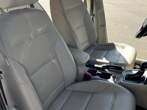 Used 2015 Volkswagen Golf SE image 11