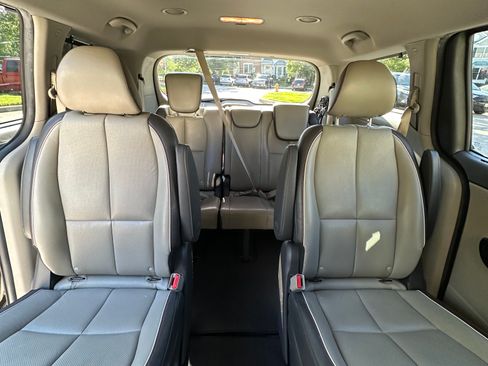 Used 2016 Kia Sedona SX FWD image 2