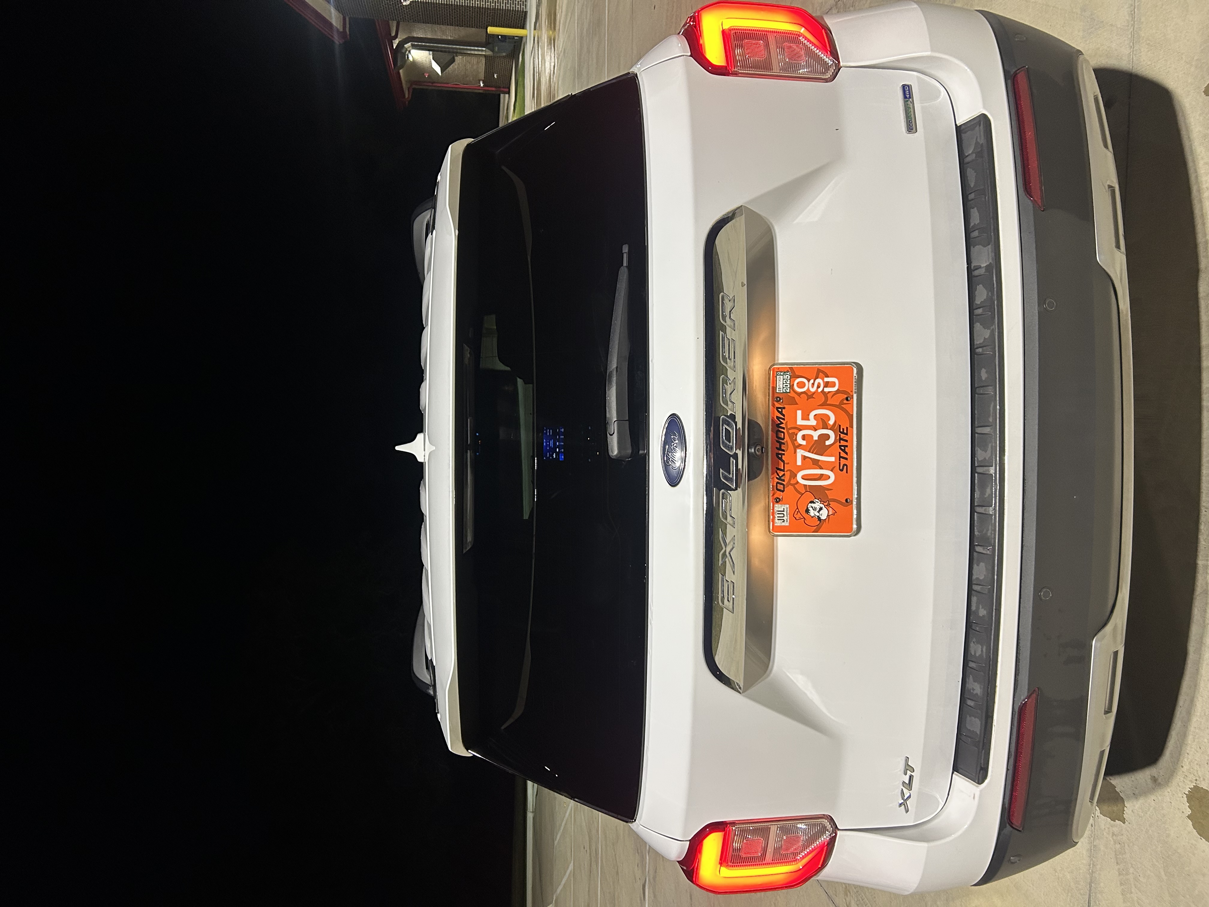 Used 2020 Ford Explorer XLT w/ Equipment Group 202A AWD/4WD image 11