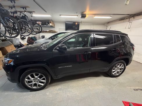 Used 2022 Jeep Compass Latitude w/ Sun and Sound Group image 12
