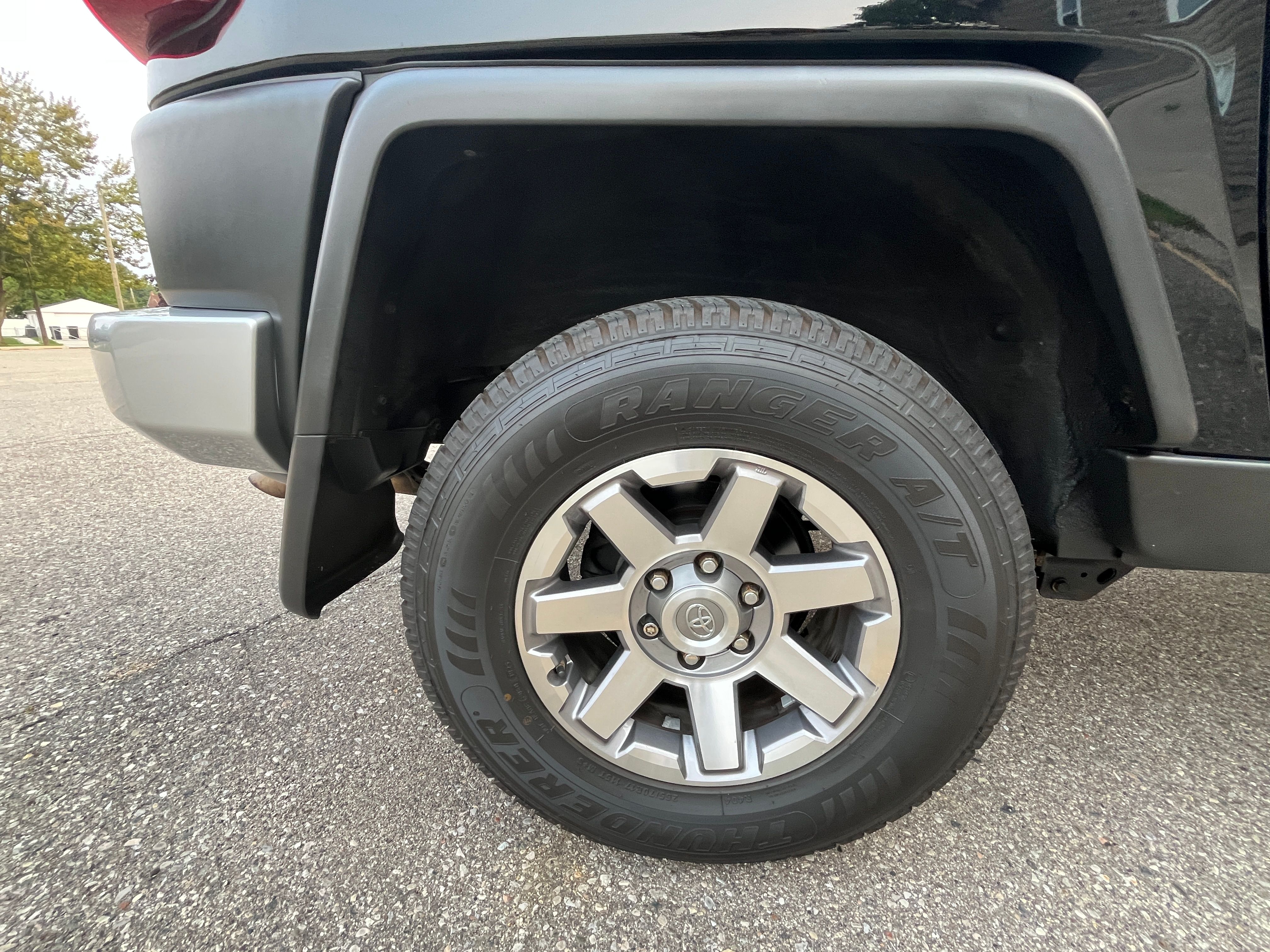 Used 2014 Toyota FJ Cruiser 4WD w/ Upgrade Package image 11