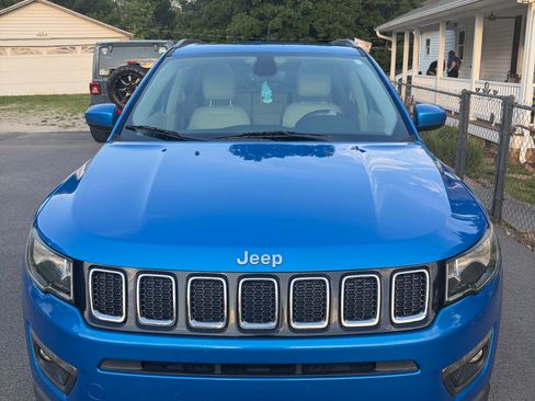 Used 2019 Jeep Compass Latitude w/ Popular Equipment Group FWD image 8