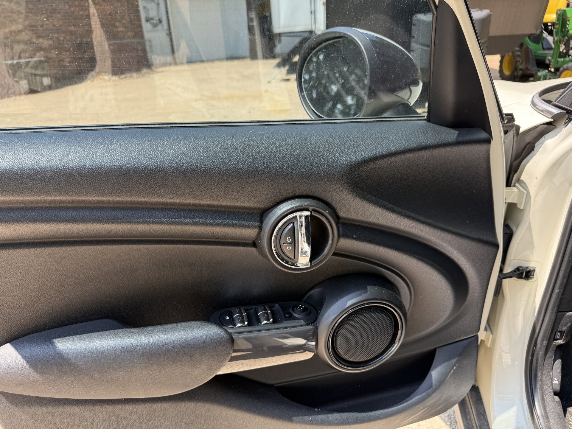 Used 2019 MINI Cooper 4-Door Hardtop FWD image 9