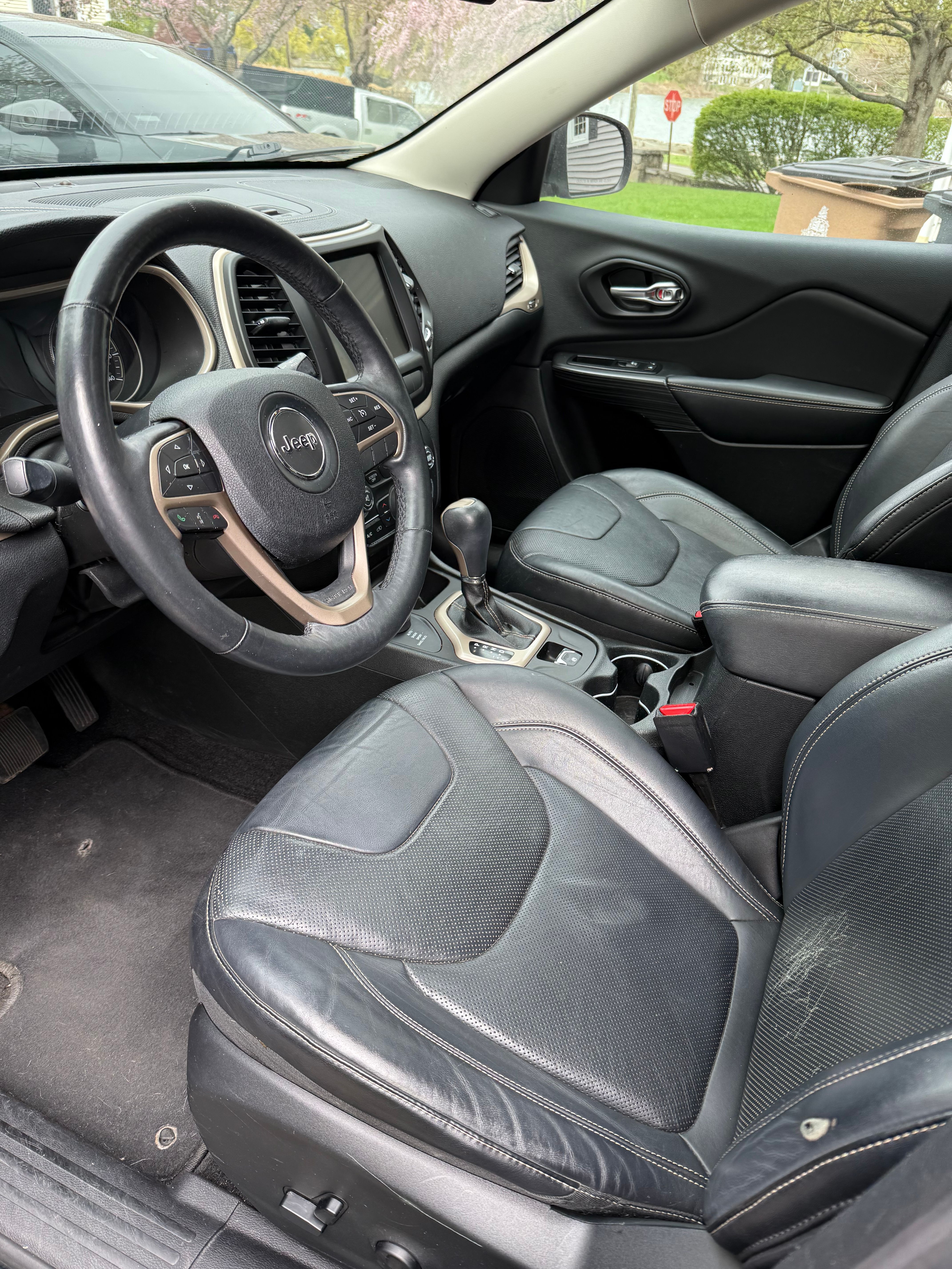 Used 2014 Jeep Cherokee Limited w/ Luxury Group AWD/4WD image 9
