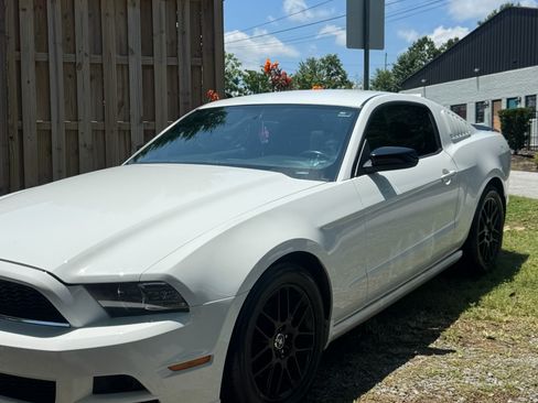 Used 2014 Ford Mustang Coupe w/ Equipment Group 102A image 11