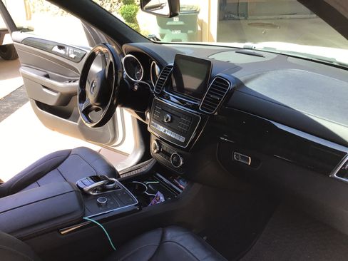 Used 2017 Mercedes-Benz GLE 400 4MATIC image 9