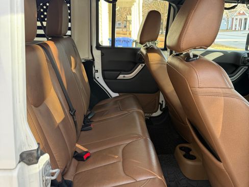 Used 2016 Jeep Wrangler Unlimited Sahara w/ Dual Top Group image 8