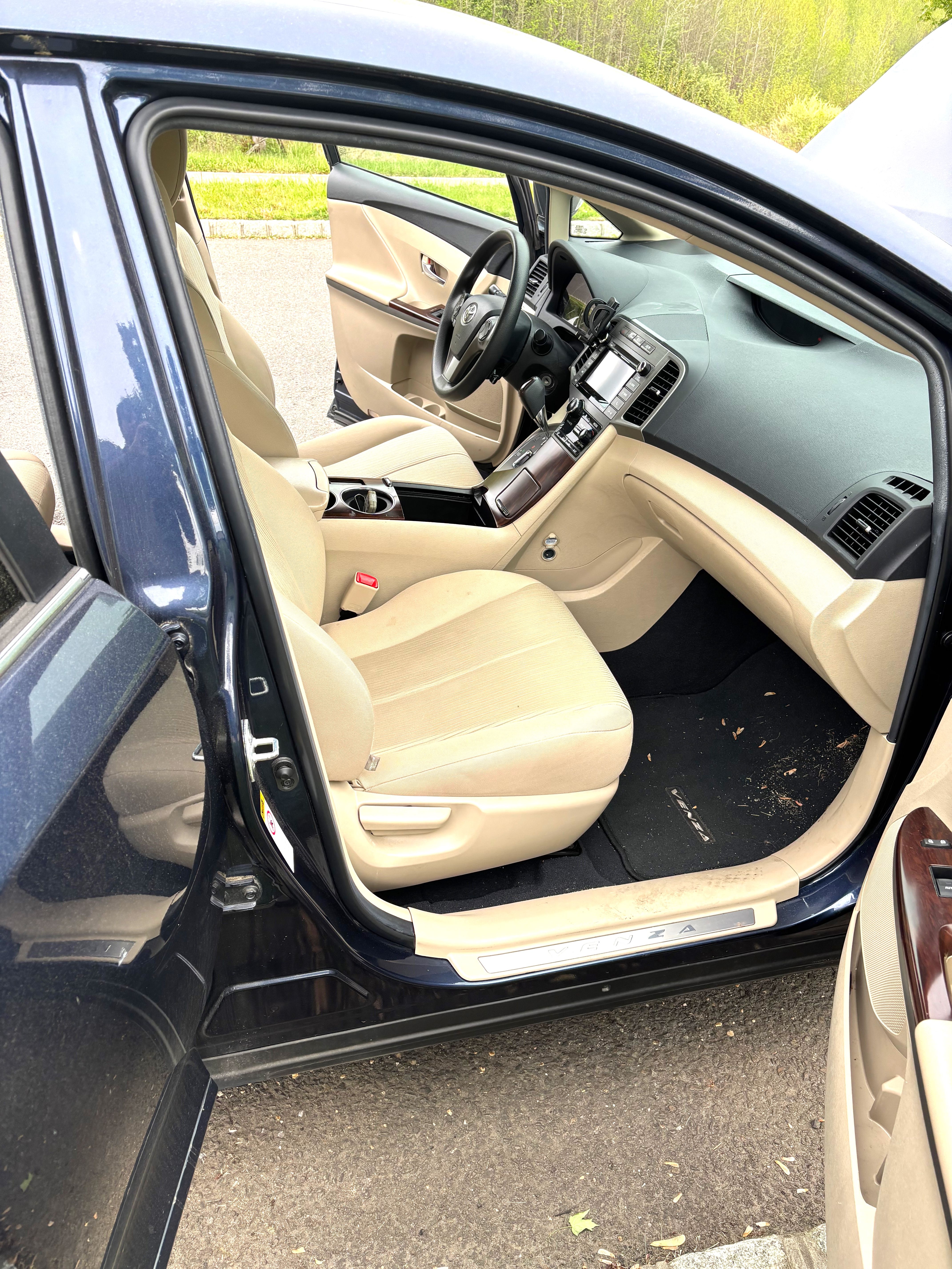 Used 2015 Toyota Venza LE AWD/4WD image 11
