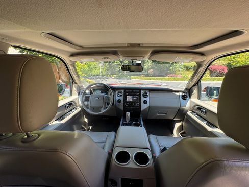Used 2014 Ford Expedition Limited w/ Equipment Group 301A AWD/4WD image 19