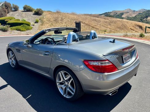 Used 2015 Mercedes-Benz SLK 250 image 4