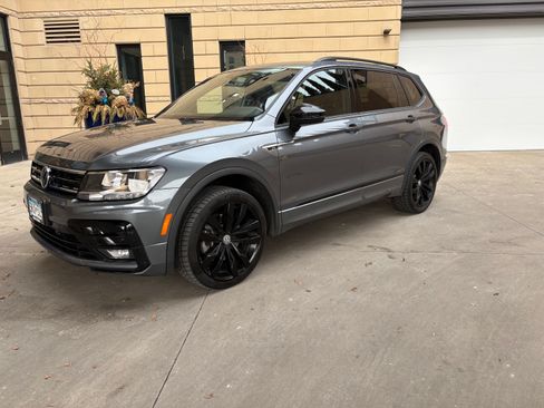 Used 2021 Volkswagen Tiguan SE R-Line image 4