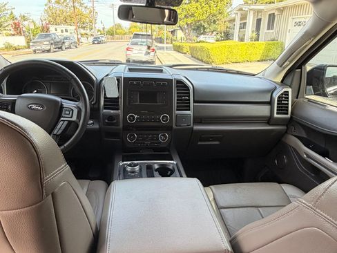 Used 2018 Ford Expedition XLT w/ Equipment Group 201A RWD image 28
