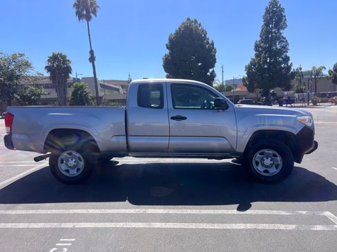 Used 2016 Toyota Tacoma SR RWD image 5