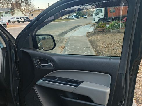 Used 2018 Chevrolet Colorado LT w/ Safety Package image 21