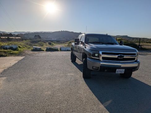 Used 2007 Chevrolet Silverado 1500 LT w/ 2LT Audio Package AWD/4WD image 9
