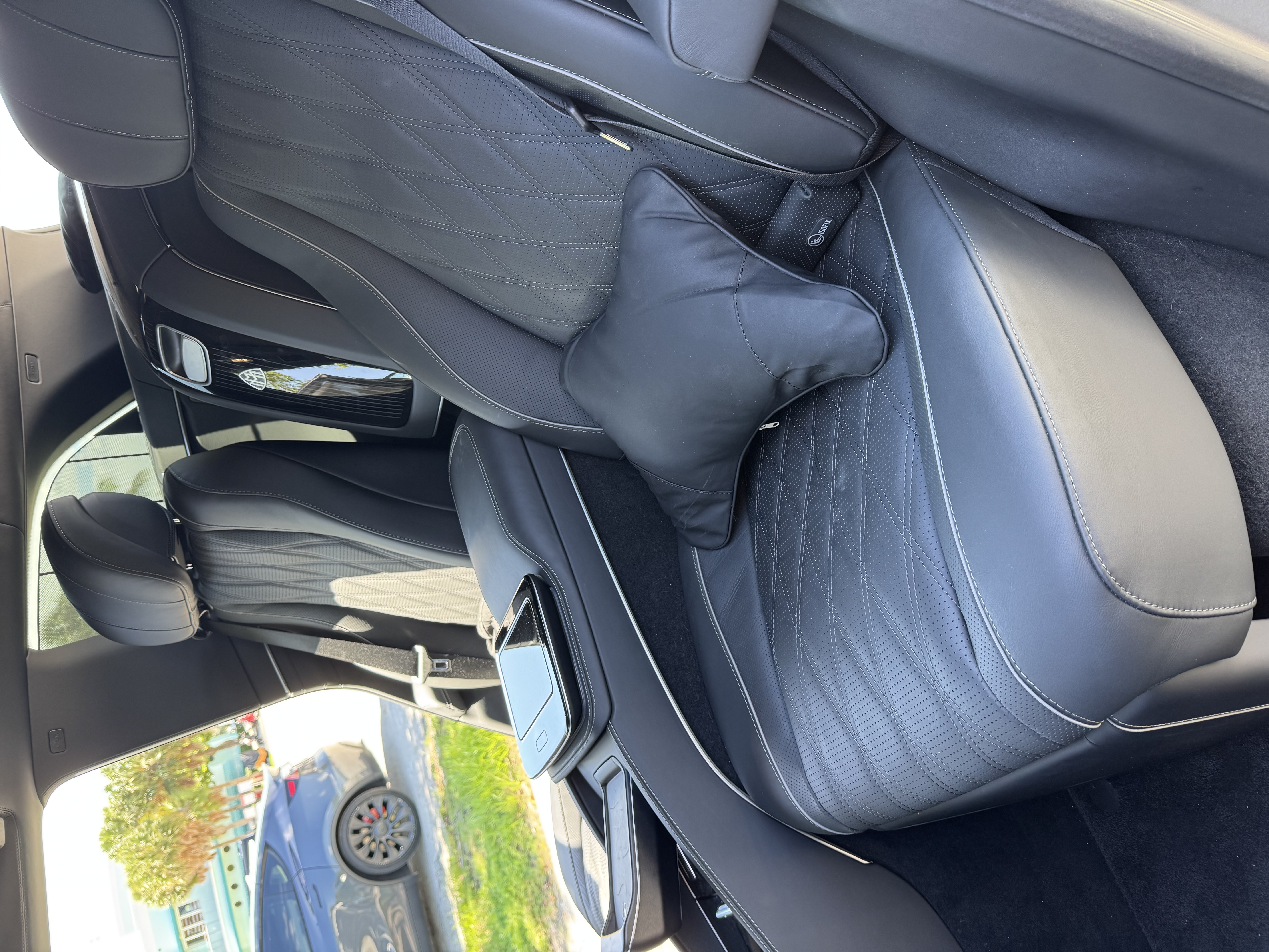 Used 2024 Mercedes-Benz Maybach GLS 600 4MATIC image 16