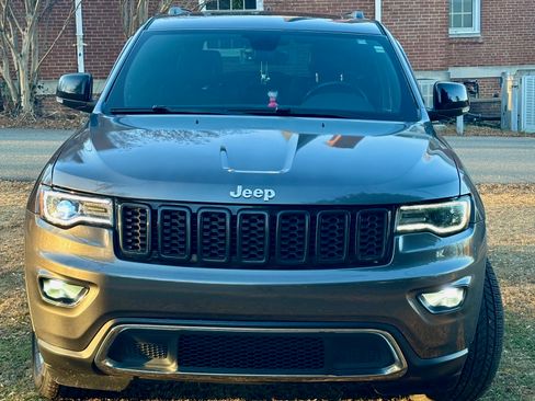 Used 2017 Jeep Grand Cherokee Limited w/ Luxury Group II image 2