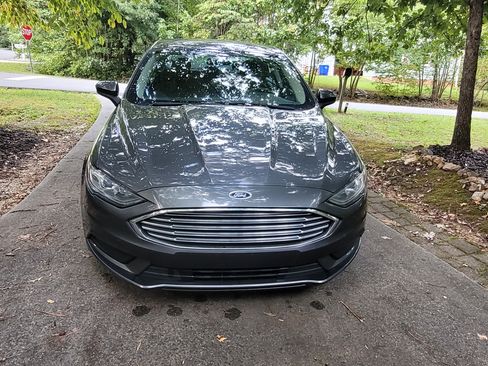 Used 2018 Ford Fusion SE image 9