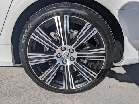 Used 2023 Volvo S90 T8 Ultimate image 17