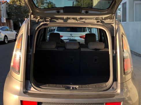 Used 2010 Kia Soul ! FWD image 9