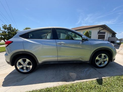Used 2019 Honda HR-V LX image 4