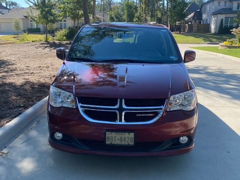 Used 2017 Dodge Grand Caravan SXT image 5