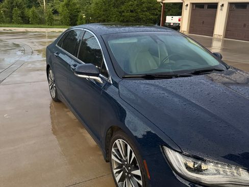Used 2019 Lincoln MKZ Reserve FWD image 2