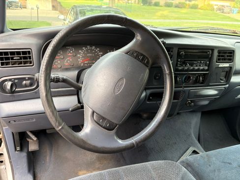 Used 2000 Ford Excursion XLT RWD image 10