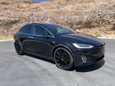 Used 2018 Tesla Model X 100D AWD/4WD image 4