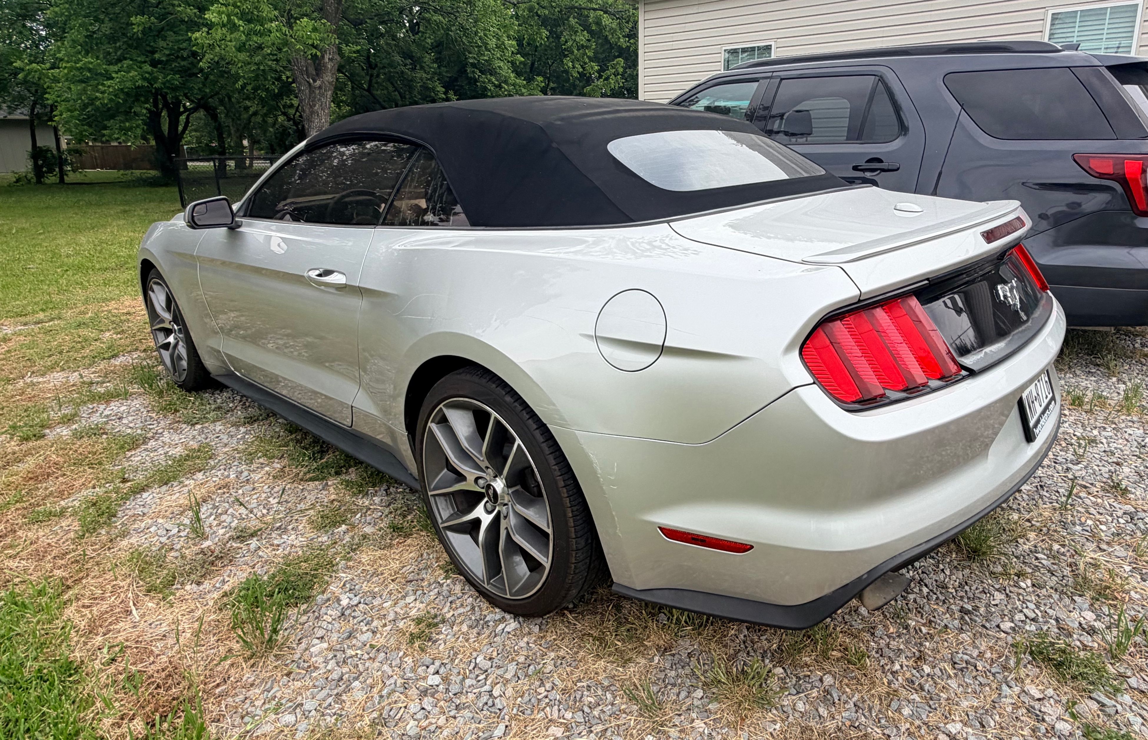 Used 2016 Ford Mustang Premium RWD image 2