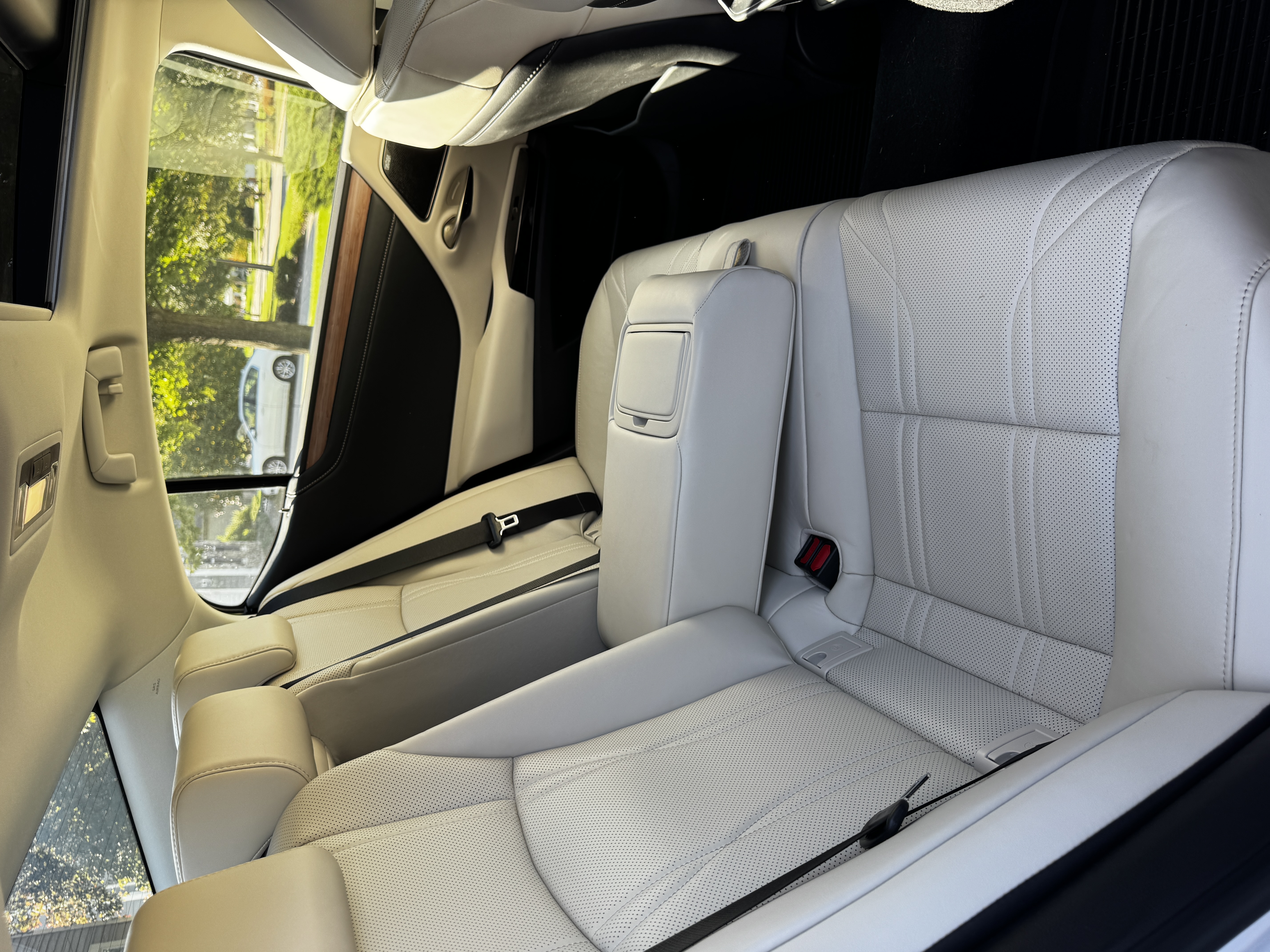 Used 2025 Lexus ES 350 w/ Luxury Package FWD image 13