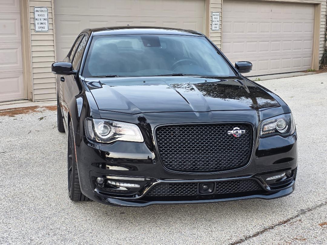 Used 2023 Chrysler 300 C RWD image 2