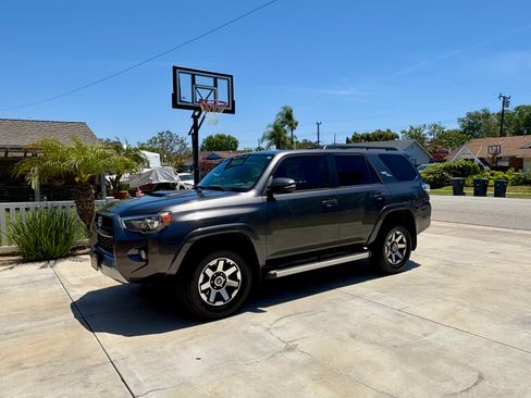 Used 2019 Toyota 4Runner TRD Off-Road Premium image 2