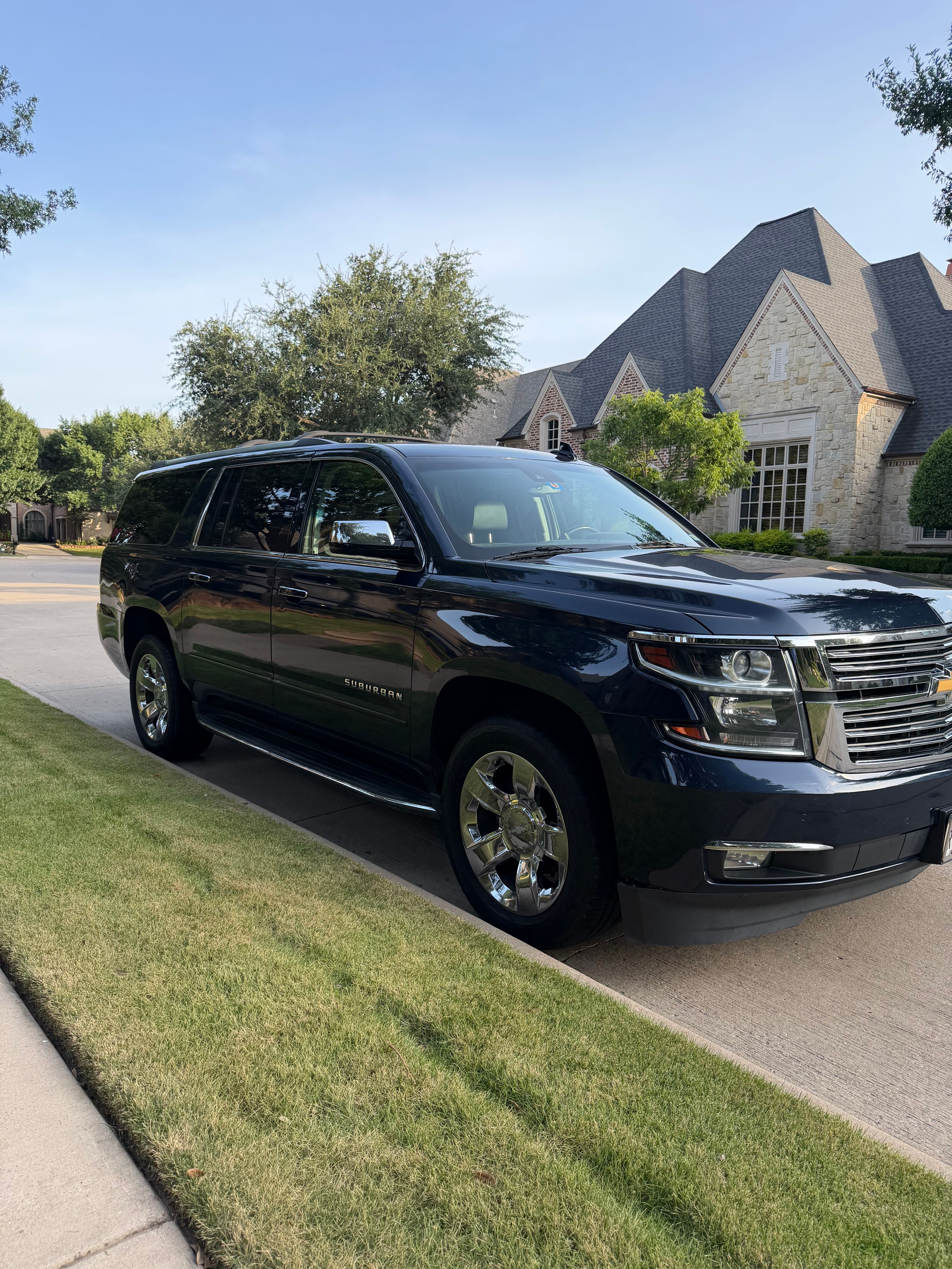 Used 2017 Chevrolet Suburban Premier AWD/4WD image 1