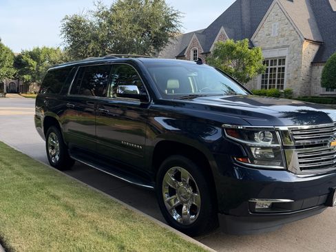 Used 2017 Chevrolet Suburban Premier AWD/4WD image 1