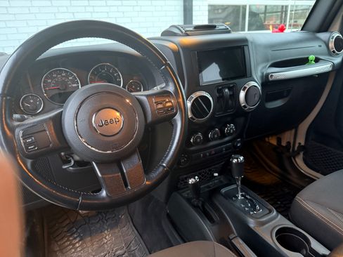 Used 2018 Jeep Wrangler Sahara w/ Dual Top Group image 8