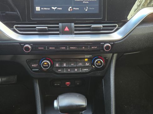 Used 2020 Kia Niro LXS image 5